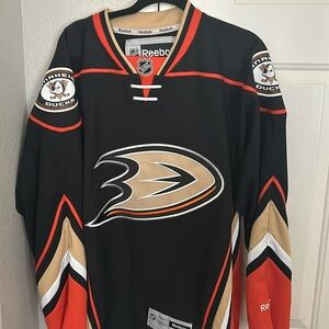Medium Men’s Anaheim ducks jersey/ great condition